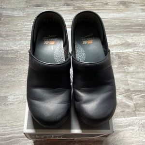 Navy blue Dansko XP 20